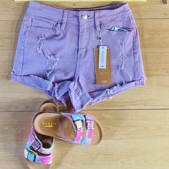 YMI HIGH-RISE FRAYED HEM ROLL UP CUFFED SHORTS - Picture 1 of 5